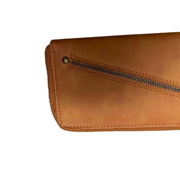 Free People Vegan Leather Wristlet Wallet NWT - Picture 4 of 8